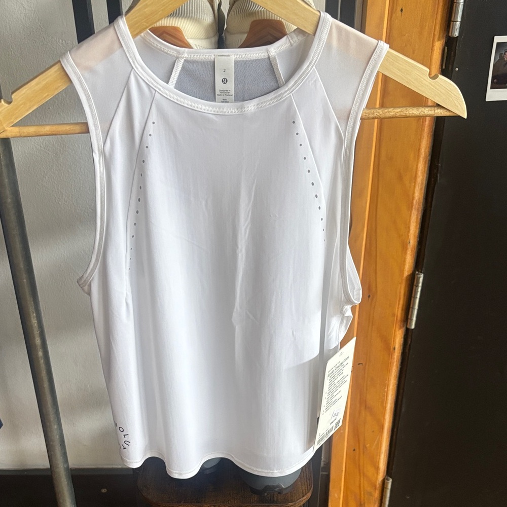Lululemon Sculpt Cropped Tank, NWT size 2